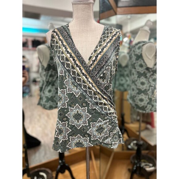 Absolutely Famous Green Patterned Tank in M - Picture 1 of 1